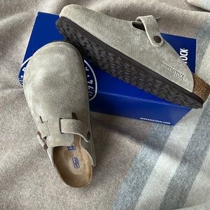 Boston suede leather Birkenstock Clog, Taupe.